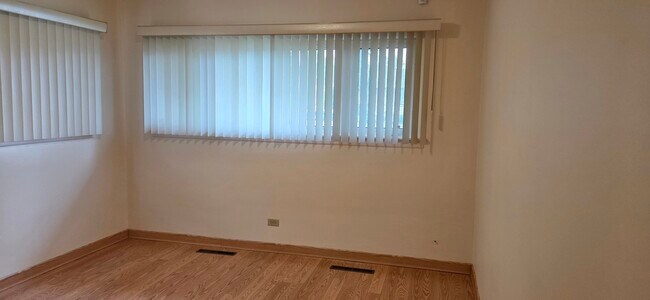 Building Photo - 10300 Pelham St