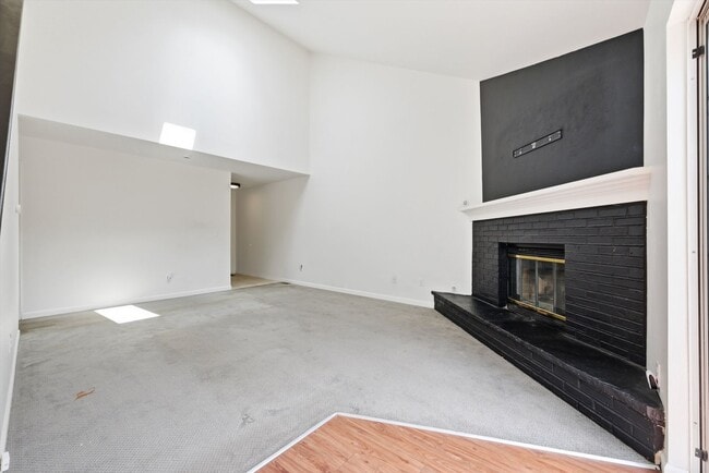 Building Photo - 13002 Harrison Dr