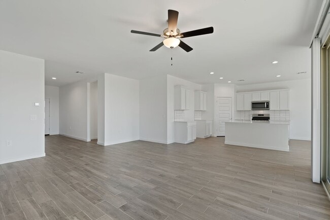 Building Photo - 12437 W Old Farm Dr