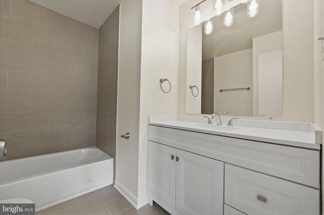 Building Photo - 2846 Schoolhouse Cir