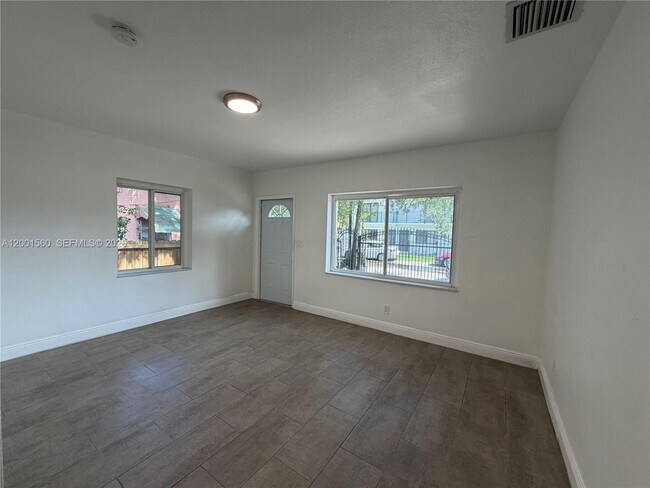 Building Photo - 7712 NE 1st Ct