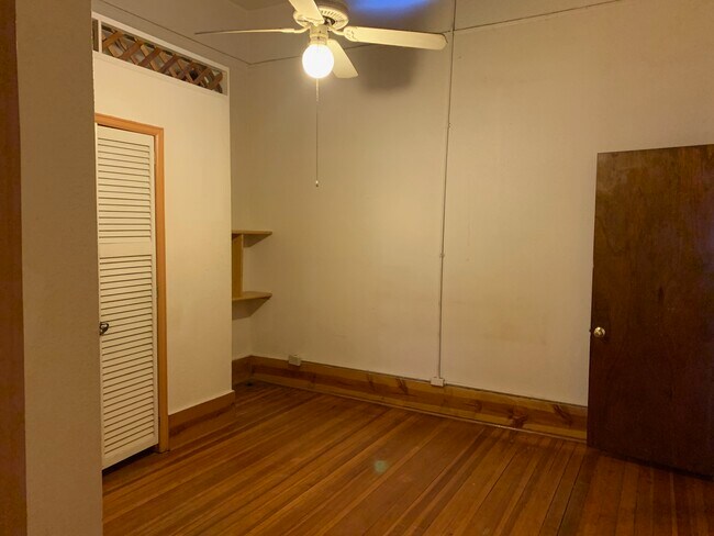 Building Photo - 318 W 17th St