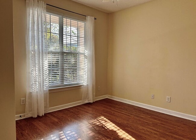 Building Photo - Available June 1st. Gorgeous 3 BR/2 BA Home Available in Desirable Whitney Lakes!