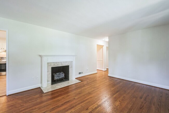 Building Photo - Beautifully Maintained 4BR/2BA Home in Sil...