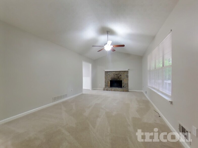 Building Photo - 3 King James Dr