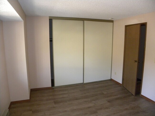 Building Photo - Quiet Condo Apartment Seatac, WA 98188