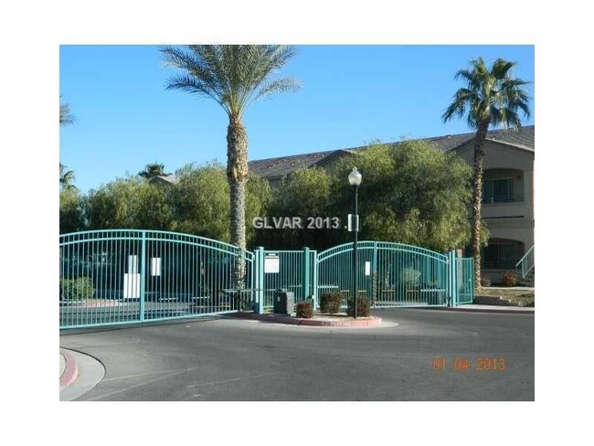 Building Photo - CLEAN, move in ready~GATED and super COMMU...