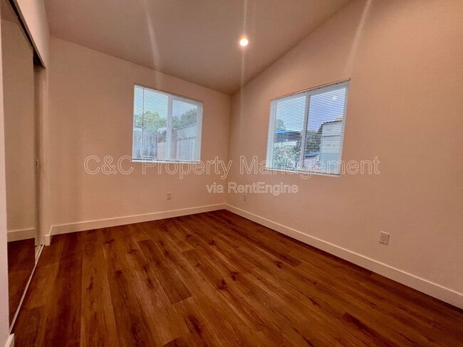 Building Photo - 1381 Circle Ave