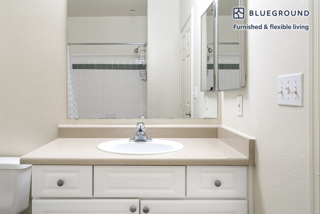 Building Photo - 39430 Civic Center Dr