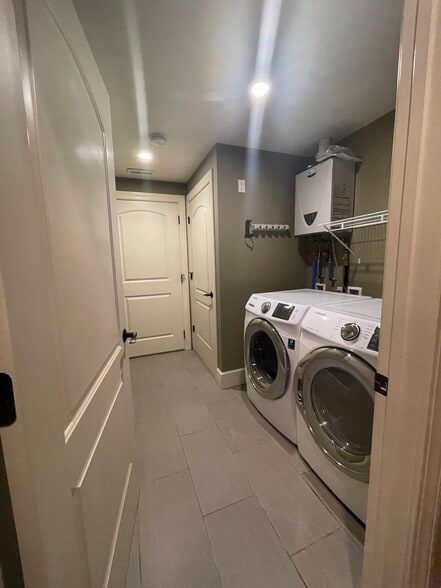 Laundry - 1609 W 4th St