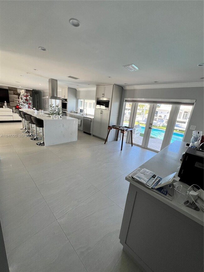 Building Photo - 5510 Bayview Dr