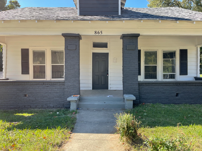 Primary Photo - 865 Alma St