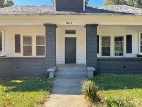 Building Photo - 865 Alma St