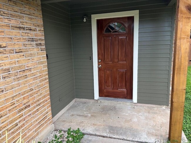Building Photo - 7214 Lilac Ln