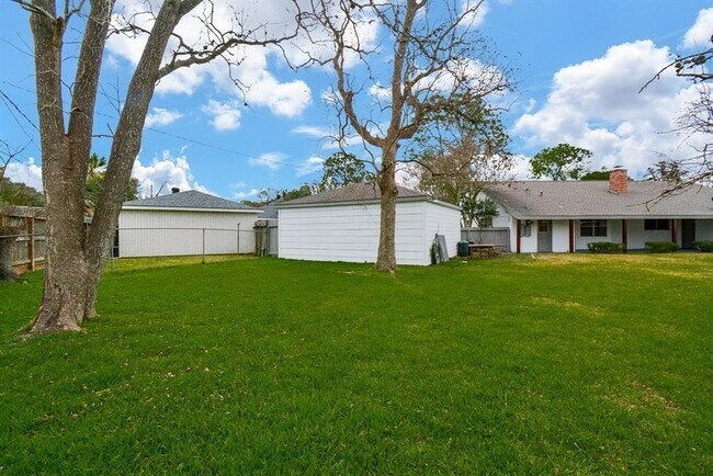Building Photo - 8518 Braesview Ln