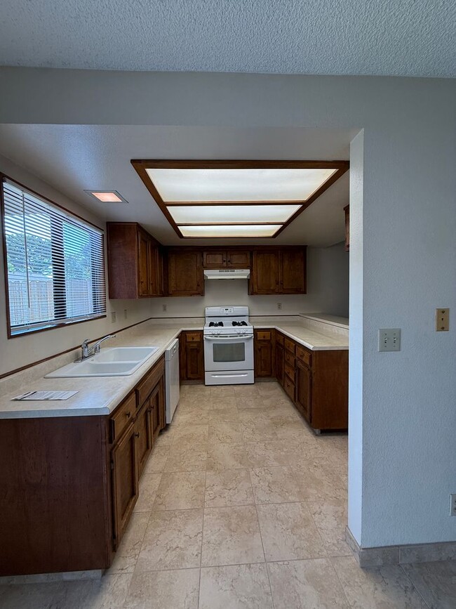 Building Photo - Old Orcutt Two Story Condo with One Car Ga...