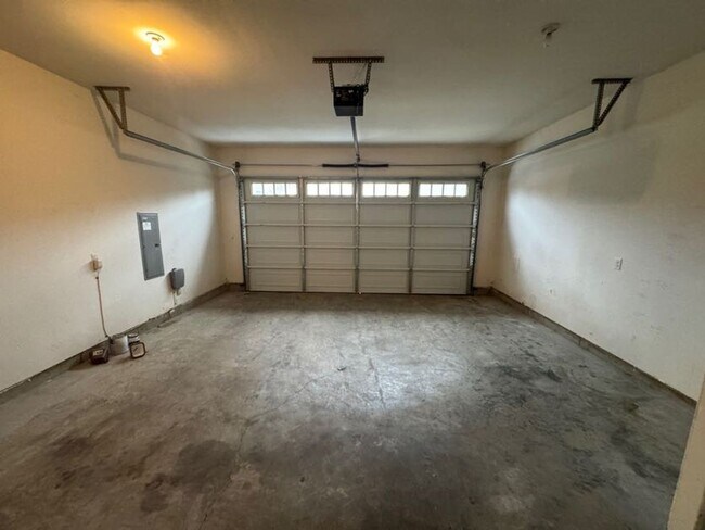 Building Photo - 2706 NE 130th Ct