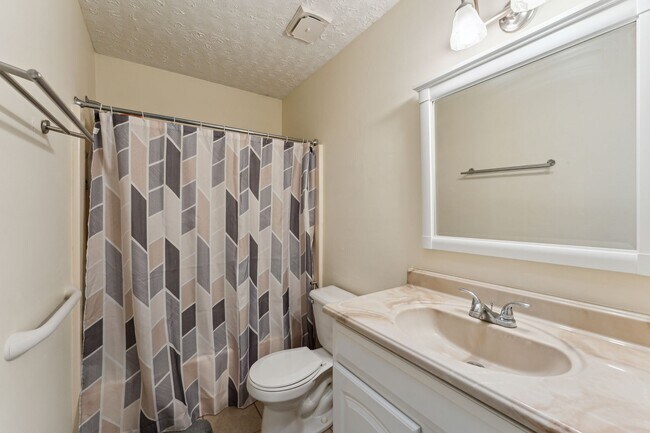 Building Photo - AVAILABLE NOW! (Pet Friendly)