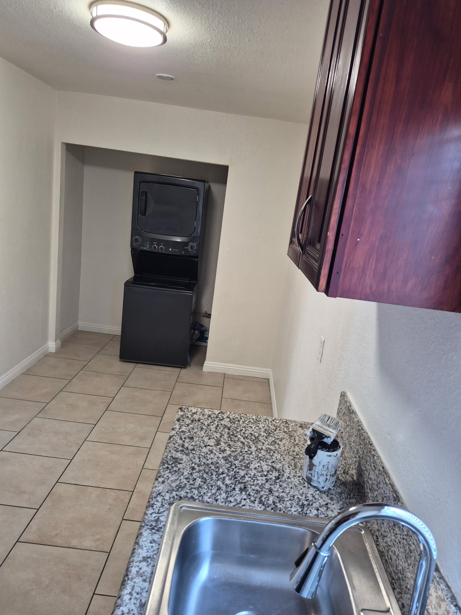 kitchen/laundry - 434 Laconia Blvd
