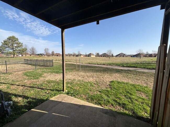 Building Photo - **COMING APRIL** Large Townhouse in Farmington with Loft Style Bonus Space