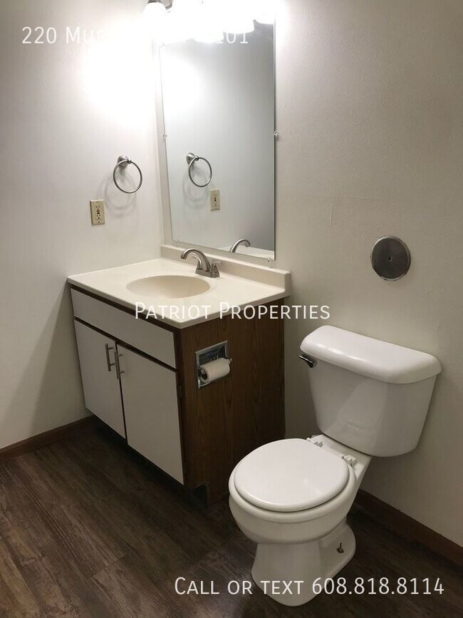 Building Photo - 220 Murdock St