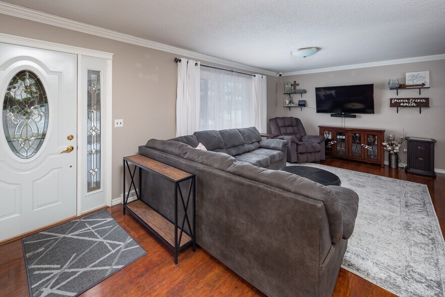Building Photo - 3117 Windsor Dr