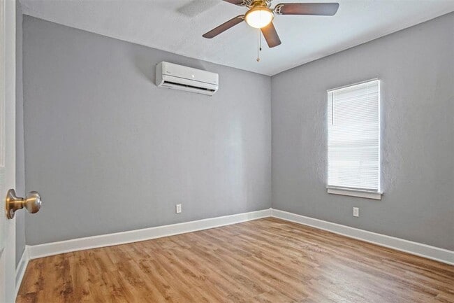 Building Photo - 1704 Cairo Ave