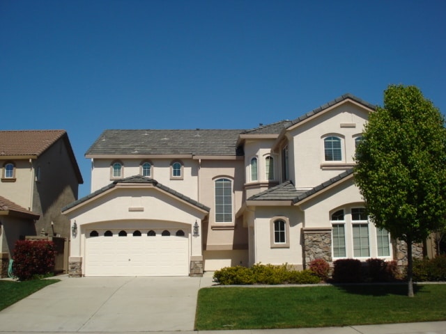 Building Photo - NICE 2-STORY HOME IN GATED COMMUNITY!