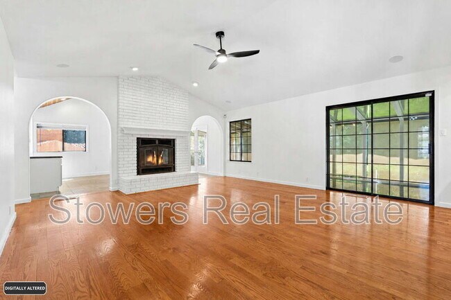 Building Photo - 1121 Douglas Ct