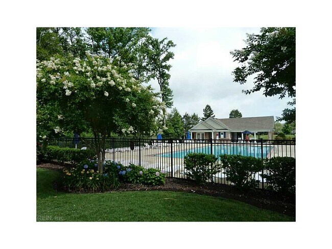 Building Photo - 4532 Willow Croft Dr