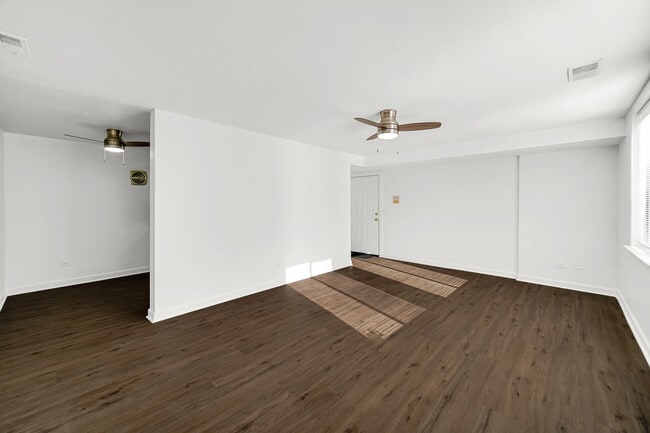 Building Photo - 2654 W 12th Pl