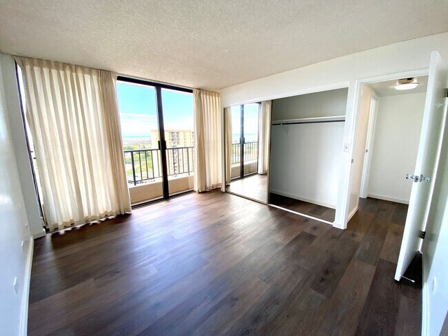 Building Photo - Horizon View Tower 2/2/1