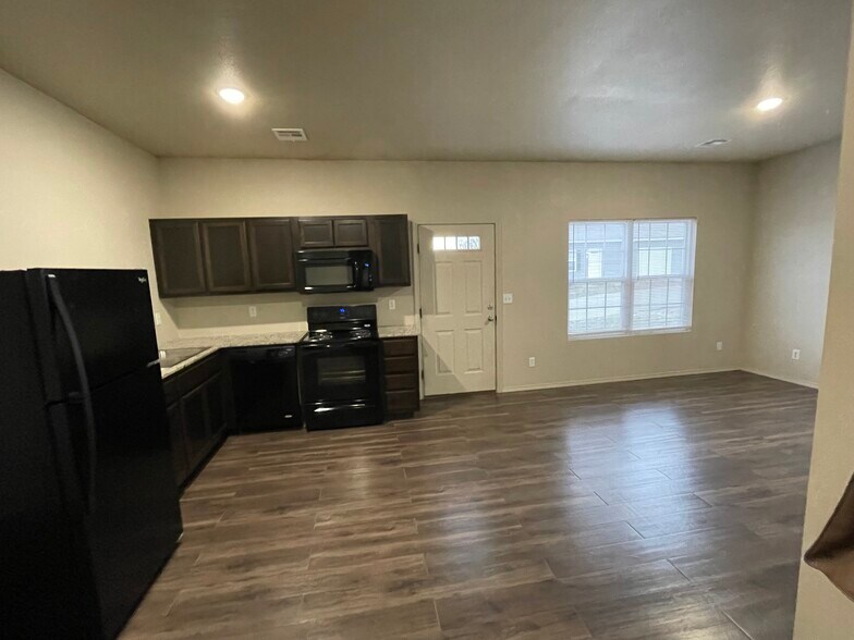 Building Photo - 3105 S Waterview Ln