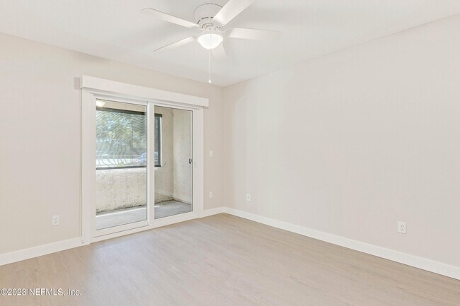 Building Photo - 5 Arbor Club Dr
