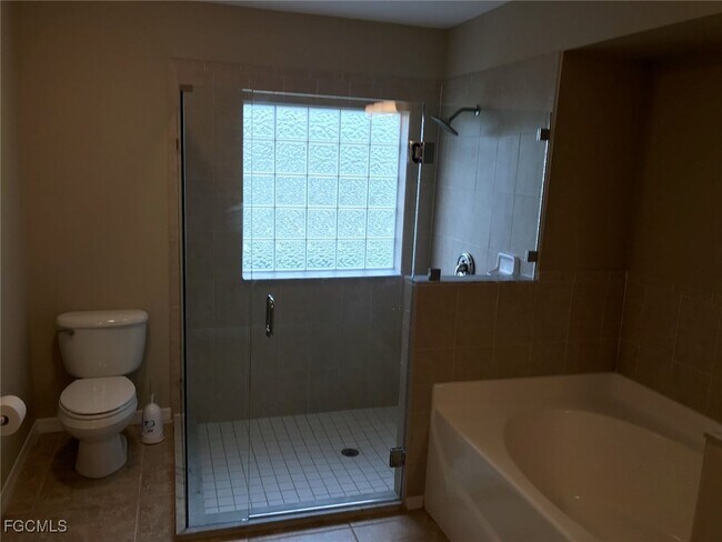 Building Photo - 4145 SW 9th Ave