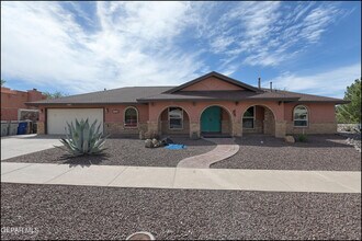 Building Photo - 6412 Via Aventura Dr