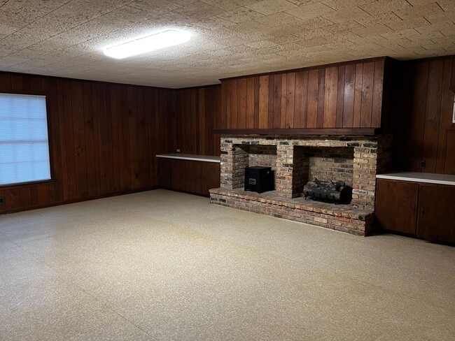 Building Photo - 210 St Michael St