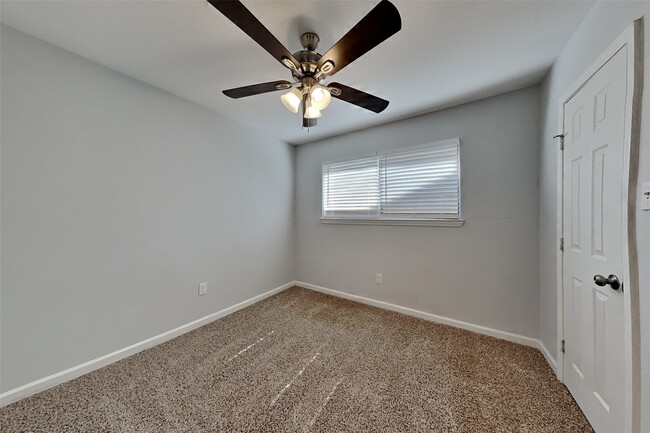 Building Photo - 4135 Lufborough Dr