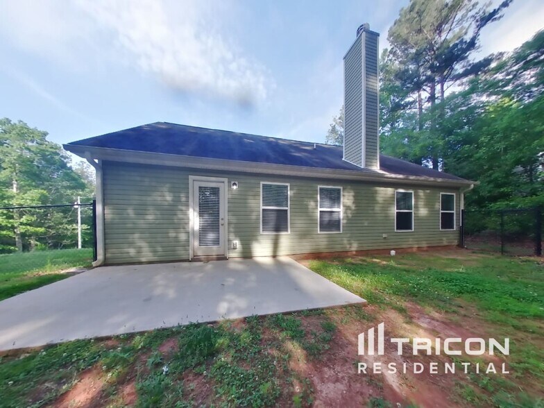 Building Photo - 167 Shady Ln