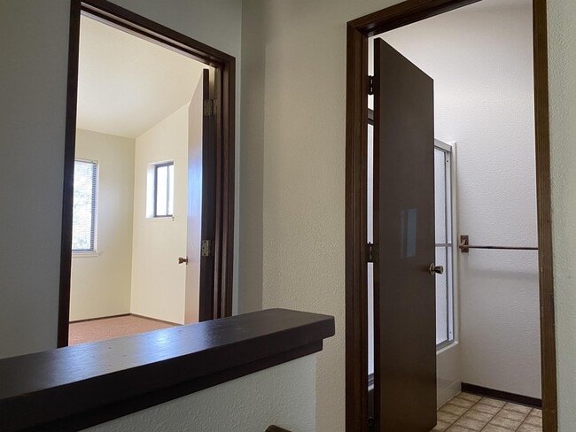 Building Photo - 674 Hidden Creek Rd