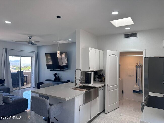 Building Photo - 13204 N Mountainside Dr
