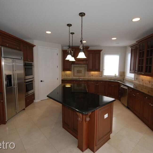 Building Photo - 5121 Parkgate Dr