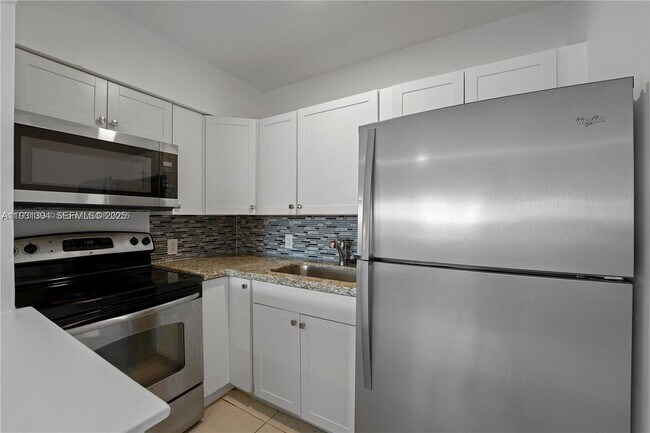 Building Photo - 380 SE 12th Ave