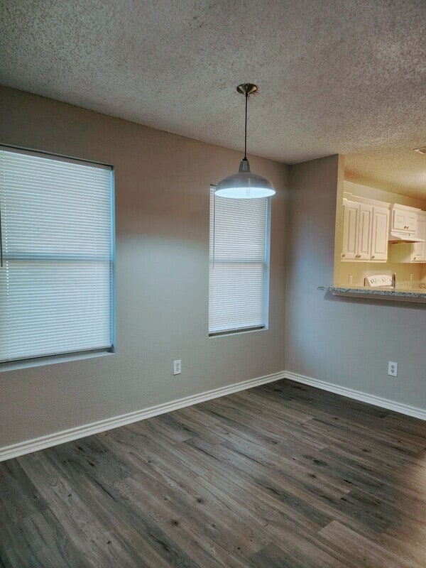 Building Photo - 10245 Country Hills Blvd