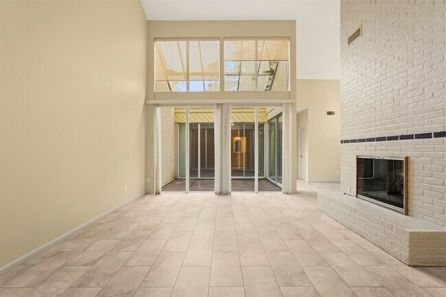 Building Photo - 10125 Valley Forge Dr
