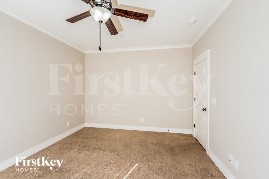 Building Photo - 1470 Woodridge Pl