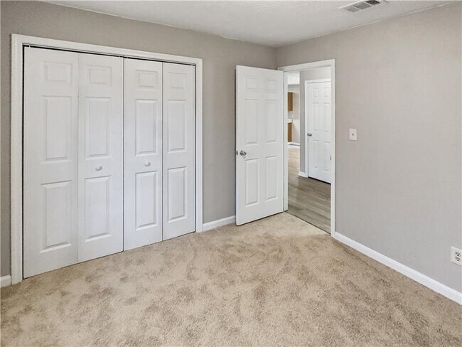 Building Photo - 220 Peach Forest Pl