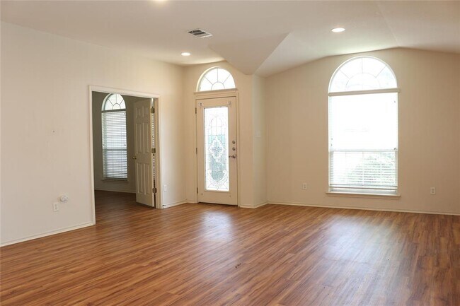 Building Photo - 1811 W Pflugerville Pkwy