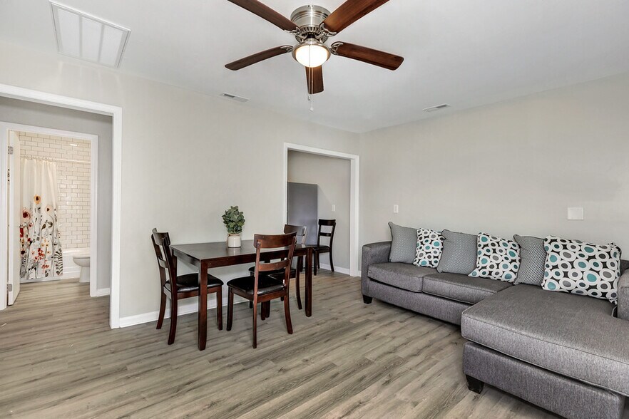 Building Photo - 505 Ward Ave NE