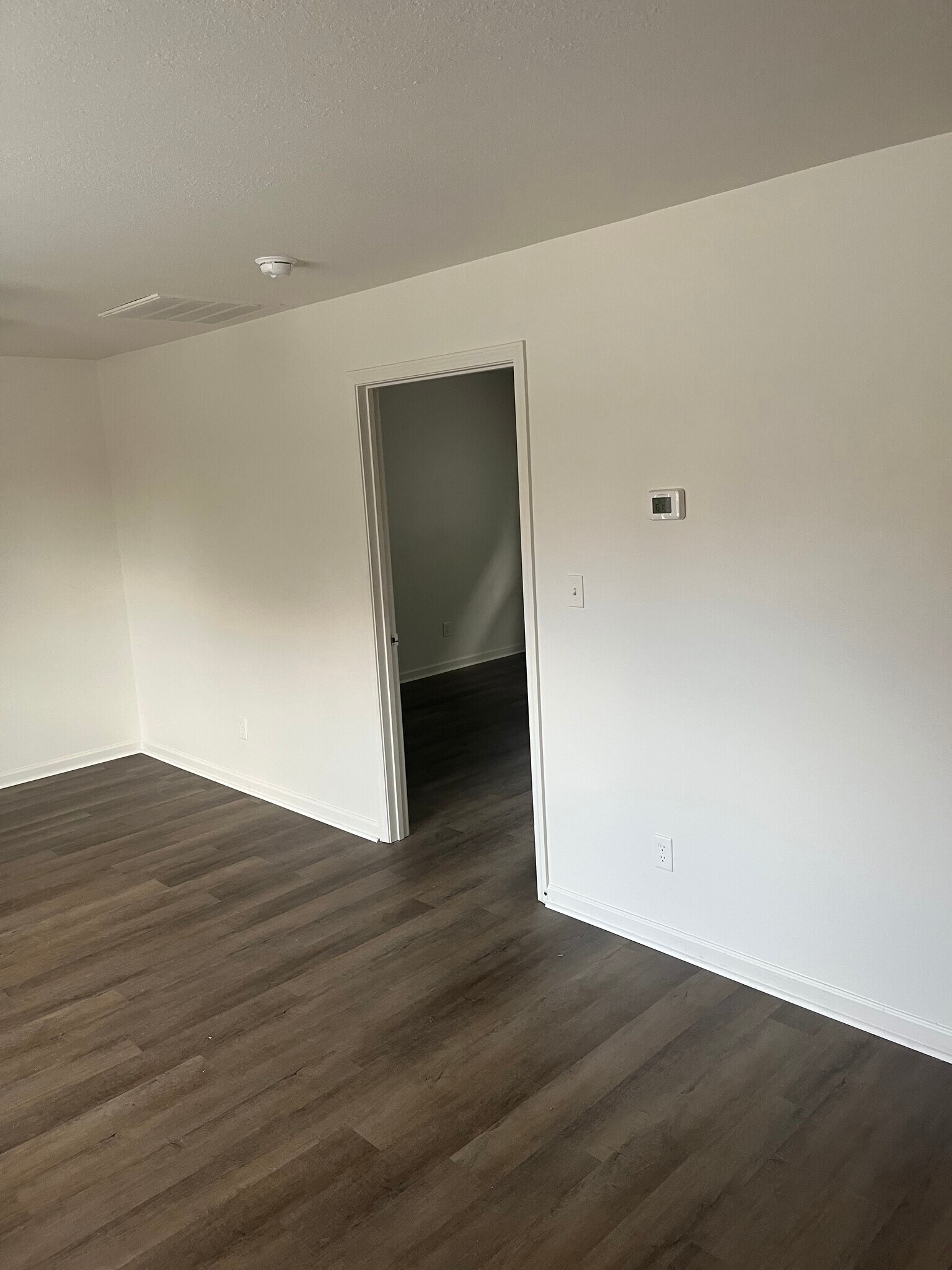 Building Photo - 132 E 12th St